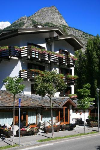 Hotel Les Jumeaux Courmayeur Exteriér fotografie