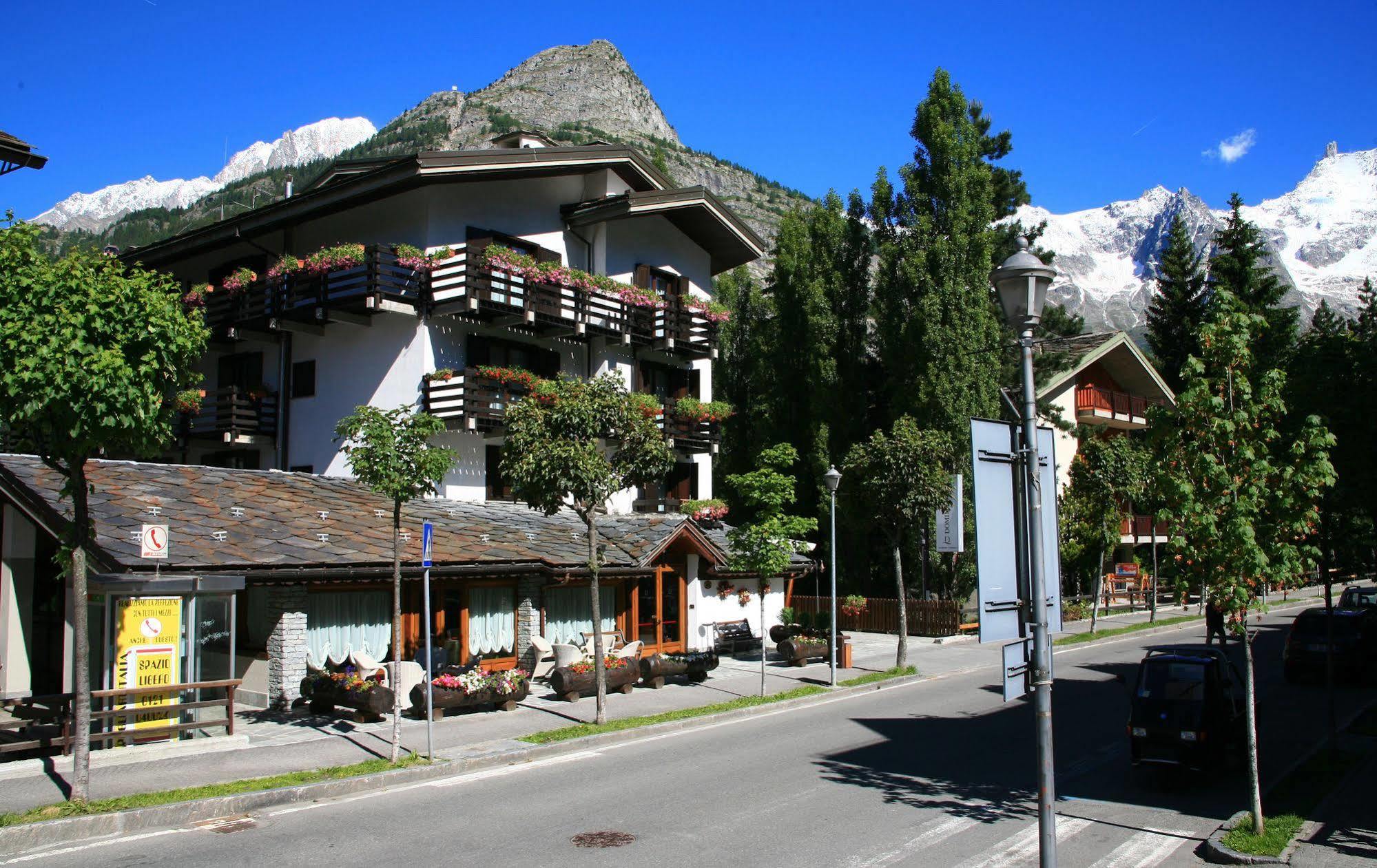 Hotel Les Jumeaux Courmayeur Exteriér fotografie